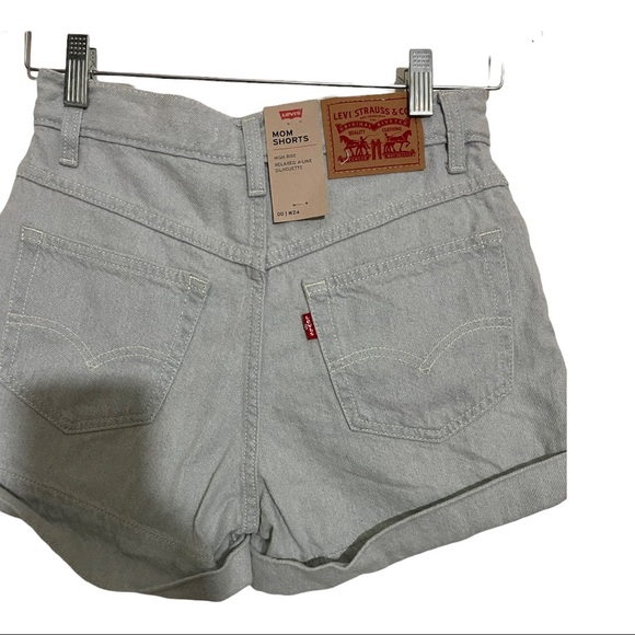 Levi’s moms shorts Highrise relaxed Aline silhouette cuffed jean shorts size 24 - Picture 5 of 8
